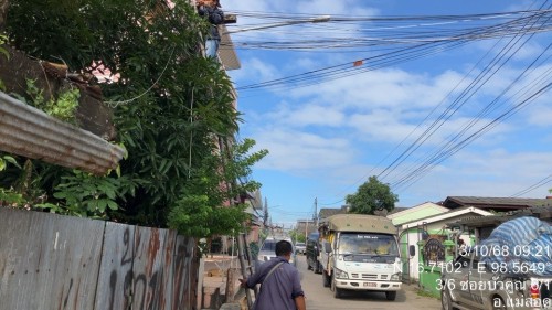 เจ้าหน้าที่กองยุทธศาสตร์และงบประมาณ ดำเนินการตามคำร้อง ขอซ่อมแซมเคเบิ้ลทีวี ชุมชนบัวคูณ