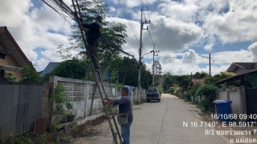 เจ้าหน้าที่กองยุทธศาสตร์และงบประมาณ ดำเนินการตามคำร้อง ขอซ่อมแซมเคเบิ้ลทีวี ชุมชนร่วมแรง ซ.7