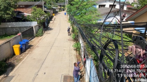 เจ้าหน้าที่กองยุทธศาสตร์และงบประมาณ ดำเนินการตามคำร้อง ขอซ่อมแซมเคเบิ้ลทีวี ชุมชนร่วมแรง ซ.7