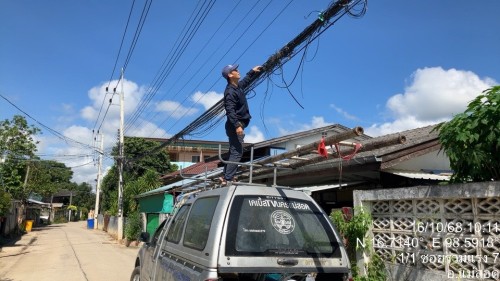 เจ้าหน้าที่กองยุทธศาสตร์และงบประมาณ ดำเนินการตามคำร้อง ขอซ่อมแซมเคเบิ้ลทีวี ชุมชนร่วมแรง ซ.7