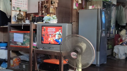 เจ้าหน้าที่กองยุทธศาสตร์และงบประมาณ ดำเนินการตามคำร้อง ขอซ่อมแซมเคเบิ้ลทีวี ชุมชนร่วมแรง ซ.7