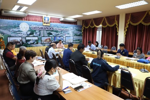 ทน.แม่สอด ประชุมคณะกรรมการพัฒนาเทศบาลนครแม่สอดเพื่อพิจารณาร่างแผนพัฒนาท้องถิ่น (พ.ศ.2566 - 2570) เพิ่มเติม ครั้งที่ 3/2568 ร่างแผนการดำเนินงาน ประจำปีงบประมาณ พ.ศ. 2569