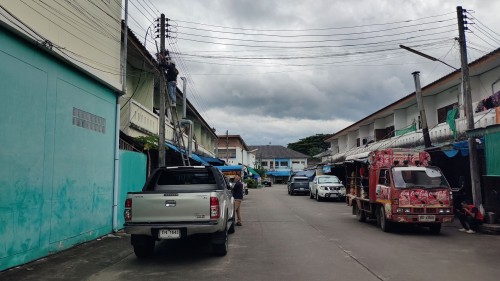 เจ้าหน้าที่กองยุทธศาสตร์และงบประมาณ ดำเนินการตามคำร้อง ขอซ่อมแซมเคเบิ้ลทีวี ชุมชนจ๊อกจอ