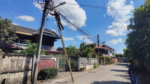 เจ้าหน้าที่กองยุทธศาสตร์และงบประมาณ ดำเนินการตามคำร้อง ขอซ่อมแซมเคเบิ้ลทีวี ชุมชนสันต้นปีน