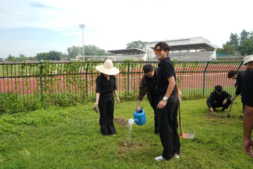 กองการศึกษาร่วมปลูกต้นไม้ เนื่องในโอกาสวันรักต้นไม้ประจำปีของชาติ