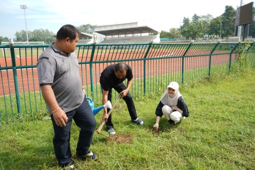 กองการศึกษาร่วมปลูกต้นไม้ เนื่องในโอกาสวันรักต้นไม้ประจำปีของชาติ