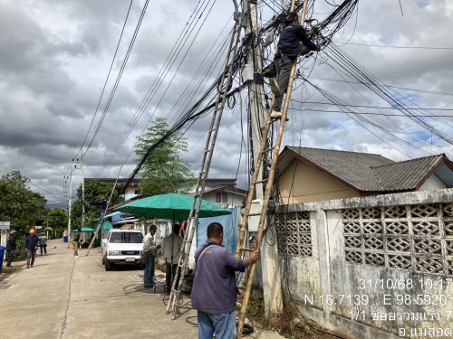 เจ้าหน้าที่กองยุทธศาสตร์และงบประมาณ ดำเนินการตามคำร้อง ขอซ่อมแซมเคเบิ้ลทีวี ชุมชนร่วมแรง