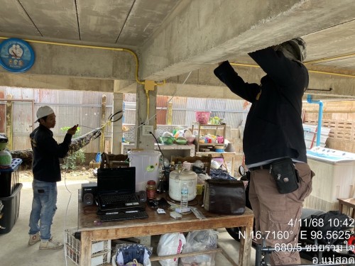 เจ้าหน้าที่กองยุทธศาสตร์และงบประมาณ ดำเนินการตามคำร้อง ขอติดตั้งเคเบิ้ลทีวี ชุมชนร่วมใจ