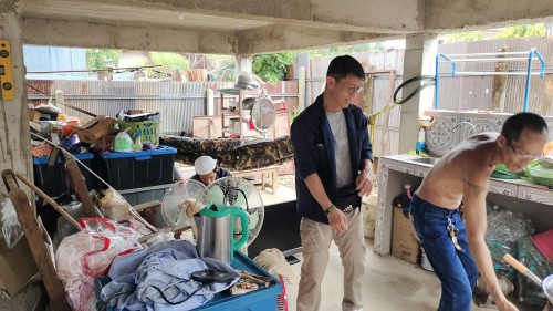 เจ้าหน้าที่กองยุทธศาสตร์และงบประมาณ ดำเนินการตามคำร้อง ขอติดตั้งเคเบิ้ลทีวี ชุมชนร่วมใจ