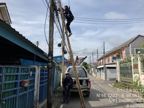 เจ้าหน้าที่กองยุทธศาสตร์และงบประมาณ ดำเนินการตามคำร้องขอซ่อมแซมเคเบิ้ลทีวี ชุมชนตาลเดี่ยว