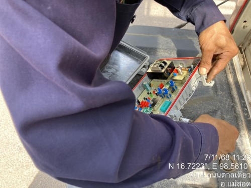 เจ้าหน้าที่กองยุทธศาสตร์และงบประมาณ ดำเนินการตามคำร้องขอซ่อมแซมเคเบิ้ลทีวี ชุมชนตาลเดี่ยว