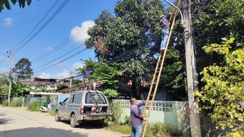 เจ้าหน้าที่กองยุทธศาสตร์และงบประมาณ ดำเนินการตามคำร้องขอซ่อมแซมเคเบิ้ลทีวี ชุมชนบ้านทุ่ง และชุมชนร่วมแรง