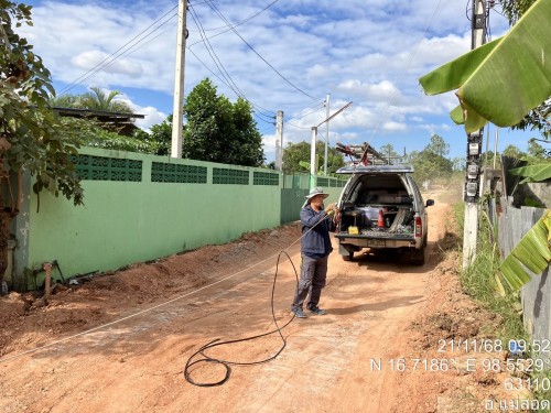 เจ้าหน้าที่กองยุทธศาสตร์และงบประมาณ ดำเนินการตามคำร้องขอซ่อมแซมเคเบิ้ลทีวี ชุมชนสองแควสอง