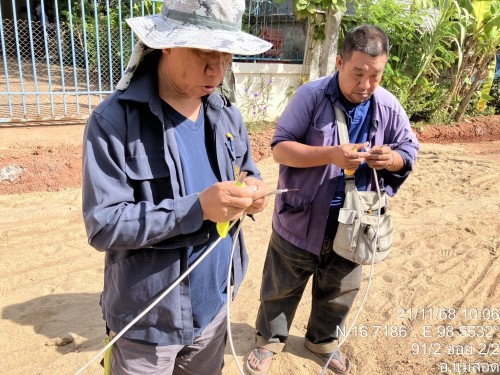 เจ้าหน้าที่กองยุทธศาสตร์และงบประมาณ ดำเนินการตามคำร้องขอซ่อมแซมเคเบิ้ลทีวี ชุมชนสองแควสอง