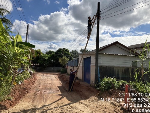 เจ้าหน้าที่กองยุทธศาสตร์และงบประมาณ ดำเนินการตามคำร้องขอซ่อมแซมเคเบิ้ลทีวี ชุมชนสองแควสอง