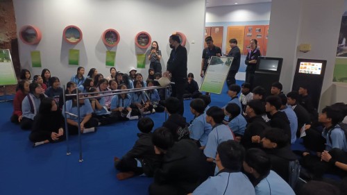  เทศบาลนครแม่สอดให้การต้อนรับครูและนักเรียนโรงเรียนแม่ปะวิทยาคมที่เข้าทัศนศึกษาและเยี่ยมชมพิพิธภัณฑ์นครแม่สอด