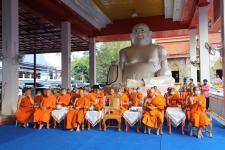 กิจกรรมบุญตักบตร และประพรมน้ำมนต์ ข้าวดอกไม้ เสริมสร้างสิริมงคลและขวัญกำลังใจให้แก่พุทธศาสนิกชนชาวอำเภอแม่สอด
