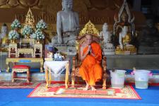 กิจกรรมบุญตักบตร และประพรมน้ำมนต์ ข้าวดอกไม้ เสริมสร้างสิริมงคลและขวัญกำลังใจให้แก่พุทธศาสนิกชนชาวอำเภอแม่สอด