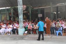 กิจกรรมบุญตักบตร และประพรมน้ำมนต์ ข้าวดอกไม้ เสริมสร้างสิริมงคลและขวัญกำลังใจให้แก่พุทธศาสนิกชนชาวอำเภอแม่สอด