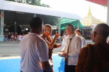 กิจกรรมบุญตักบตร และประพรมน้ำมนต์ ข้าวดอกไม้ เสริมสร้างสิริมงคลและขวัญกำลังใจให้แก่พุทธศาสนิกชนชาวอำเภอแม่สอด