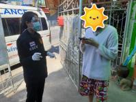 เจ้าหน้าที่คลินิกชุมชนอบอุ่นเทศบาลนครแม่สอด ออกติดตามกลุ่มเสี่ยงสัมผัสผู้ป่วยติดเชื้อไวรัสโคโรนา 2019 (COVID-19)ในเขตเทศบาลนครแม่สอด