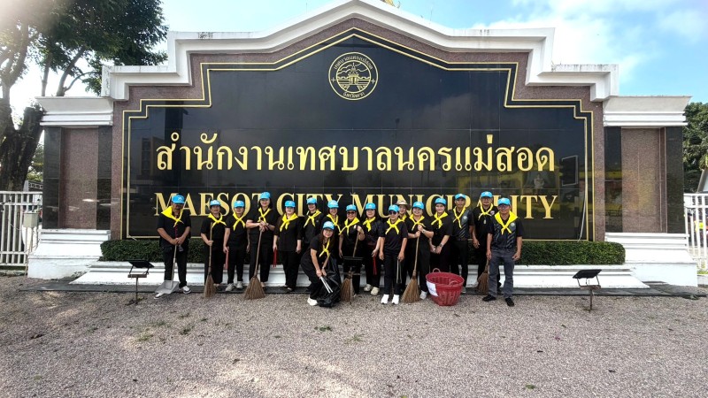 สำนักปลัดเทศบาลเข้าร่วมกิจกรรมจิตอาสาบำเพ็ญสาธารณประโยชน์และบำเพ็ญสาธารณกุศล เนื่องใน "วันนวมินทรมหาราช"