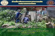 ดับเพลิงนครเเม่สอด ออกตัดต้นไม้หน้าบ้านประชาชน หลังวัดชุมพลคีรี