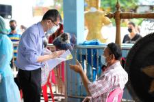 คลินิกชุมชนอบอุ่นเทศบาลนครแม่สอด ออกหน่วยฉีดวัคซีนป้องกันโควิด-19 ณ วัดบุญญาวาส