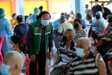 คลินิกชุมชนอบอุ่นเทศบาลนครแม่สอด ออกหน่วยฉีดวัคซีนป้องกันโควิด-19 ณ วัดบุญญาวาส