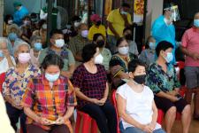 คลินิกชุมชนอบอุ่นเทศบาลนครแม่สอด ออกหน่วยฉีดวัคซีนป้องกันโควิด-19 ณ ที่ทำการชุมชนประชารักษ์