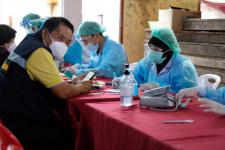 คลินิกชุมชนอบอุ่นเทศบาลนครแม่สอด ออกหน่วยฉีดวัคซีนป้องกันโควิด-19 ณ ที่ทำการชุมชนประชารักษ์