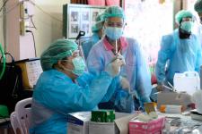 คลินิกชุมชนอบอุ่นเทศบาลนครแม่สอด ออกหน่วยฉีดวัคซีนป้องกันโควิด-19 ณ ที่ทำการชุมชนสองแคว1