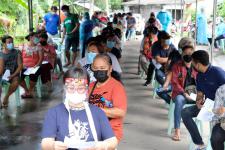 คลินิกชุมชนอบอุ่นเทศบาลนครแม่สอด ออกหน่วยฉีดวัคซีนป้องกันโควิด-19 ณ ที่ทำการชุมชนสองแคว1