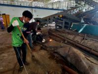 ผู้ชนะการประมูลครุภัณฑ์จำหน่าย ได้เข้าทำการรื้อถอนครุภัณฑ์ที่ประมูลได้จากเทศบาลนครแม่สอด ณ สถานีโรงกลั่นน้ำมัน มหาวิทยาลัยสุรนารี