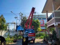 ออกตัดกิ่งไม้ บริเวณข้างบ้านพักครูโรงเรียนสรรพวิทยาคม