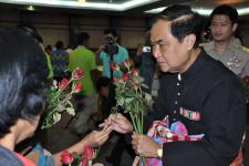 มท.1 ลงพื้นที่ชายแดนแม่สอด มอบเงินชดเชย เกษตรกรผู้ปลูกอ้อยผลิตเอทานอลและมอบบัตรประชาชนให้คนไทยพลัดถิ่น