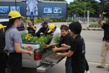 เทศบาลนครแม่สอด ดำเนินโครงการปลุกดอกดาวเรือง ถวายเป็นพระราชกุศล