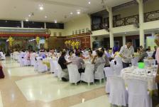 แม่สอดมูลนิธิสามัคคีการกุศล ศาลเจ้าจีนจัดงานเลี้ยงฉลอง ดร.เทอดเกียรติ ชินสรนันท์ นายกเทศมนตรีนครแม่สอดและนายอำนาจ ยุวพันธ์ ที่ปรึกษานายกเทศมนตรีนครแม่สอด