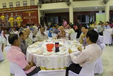 แม่สอดมูลนิธิสามัคคีการกุศล ศาลเจ้าจีนจัดงานเลี้ยงฉลอง ดร.เทอดเกียรติ ชินสรนันท์ นายกเทศมนตรีนครแม่สอดและนายอำนาจ ยุวพันธ์ ที่ปรึกษานายกเทศมนตรีนครแม่สอด