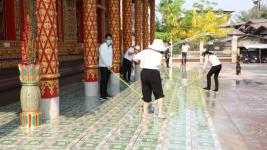 ทน.แม่สอดพ่นยาฆ่าเชื้อวัดชุมพลคีรีต้านภัยโควิด-19
