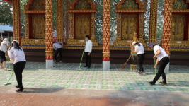 ทน.แม่สอดพ่นยาฆ่าเชื้อวัดชุมพลคีรีต้านภัยโควิด-19