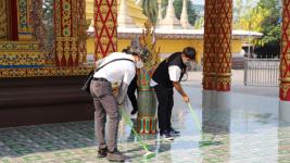 ทน.แม่สอดพ่นยาฆ่าเชื้อวัดชุมพลคีรีต้านภัยโควิด-19