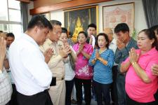 ชาวบ้านในแม่สอดร่วมอวยพรวันคล้ายวันเกิดนายกนครแม่สอด