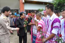 มท.1 ลงพื้นที่ชายแดนแม่สอด มอบเงินชดเชย เกษตรกรผู้ปลูกอ้อยผลิตเอทานอลและมอบบัตรประชาชนให้คนไทยพลัดถิ่น