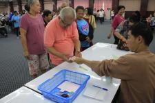 เทศบาลนครแม่สอดจ่ายเงินสงเคราะห์เพื่อการยังชีพของผู้สูงอายุและผู้พิการที่อยู่ในเขตเทศบาลนครแม่สอด ประจำเดือน มกราคม 2561