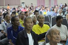 เทศบาลนครแม่สอดมอบเงินสงเคราะห์เพื่อการยังชีพผู้สูงอายุและผู้พิการ ที่อยู่ในเขตเทศบาลนครแม่สอด ประจำเดือนกรกฎาคม 2559