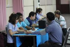 เทศบาลนครแม่สอดมอบเงินสงเคราะห์เพื่อการยังชีพผู้สูงอายุและผู้พิการ ที่อยู่ในเขตเทศบาลนครแม่สอด ประจำเดือนกรกฎาคม 2559