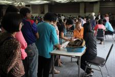 เทศบาลนครแม่สอดมอบเงินสงเคราะห์เพื่อการยังชีพผู้สูงอายุและผู้พิการ ที่อยู่ในเขตเทศบาลนครแม่สอด ประจำเดือนกรกฎาคม 2559