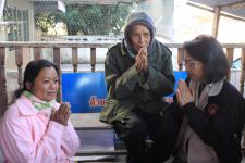 เทศบาลนครแม่สอด ลงพื้นที่เยี่ยมเยือนและมอบของขวัญปีใหม่ผู้สูงอายุ