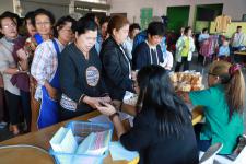 เทศบาลนครแม่สอด แจกเบี้ยยังชีพผู้สูงอายุและผู้พิการ ประจำเดือนกุมภาพันธ์ 2562